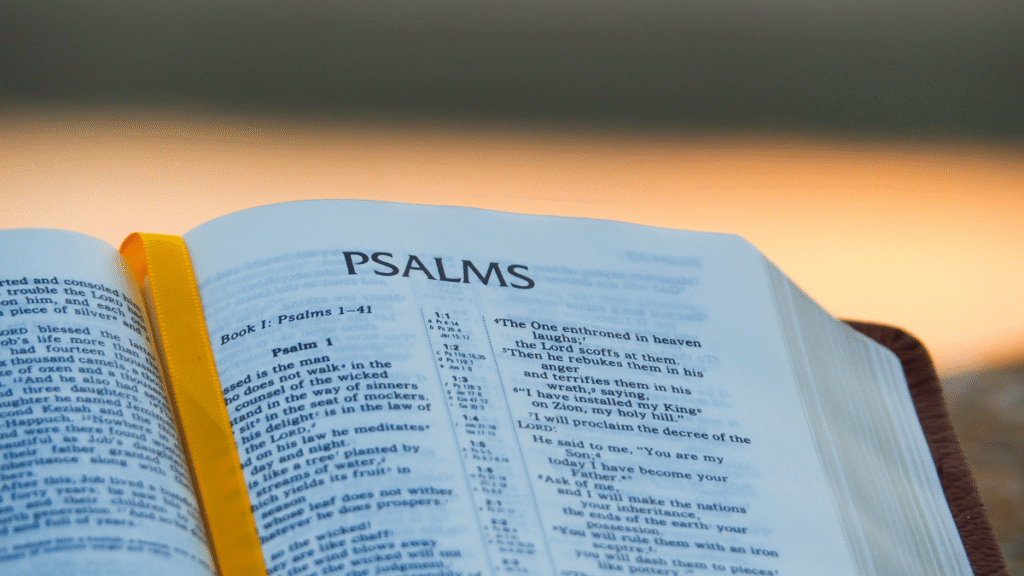 SALMO 121 EXPLICADO: SIGNIFICADO COMPLETO E PROTEÇÃO DIVINA