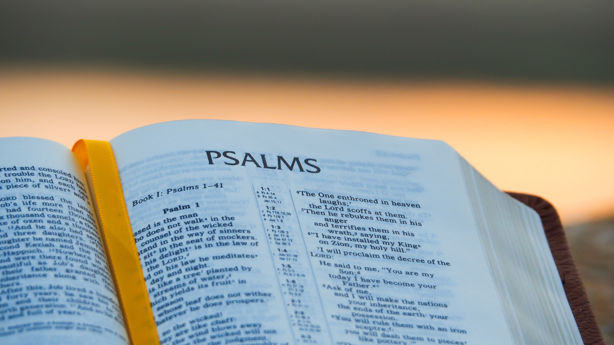 SALMO 121 EXPLICADO: SIGNIFICADO COMPLETO E PROTEÇÃO DIVINA