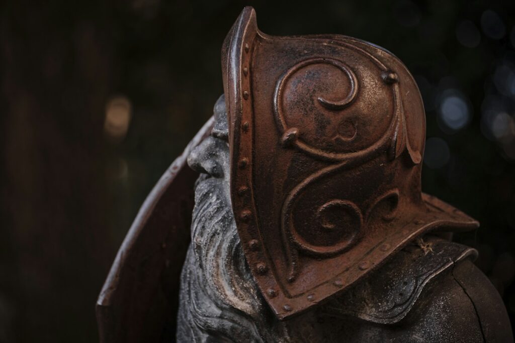 Armadura medieval com escudo, em referência à imagem de Efésios 6